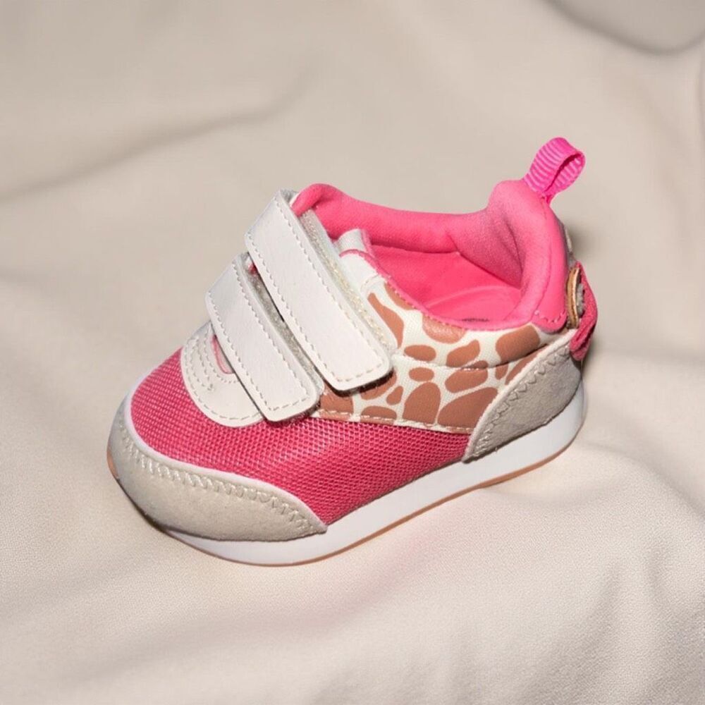 NWOB Baby Infant Athletics Works Giraffe Sneakers Size 3